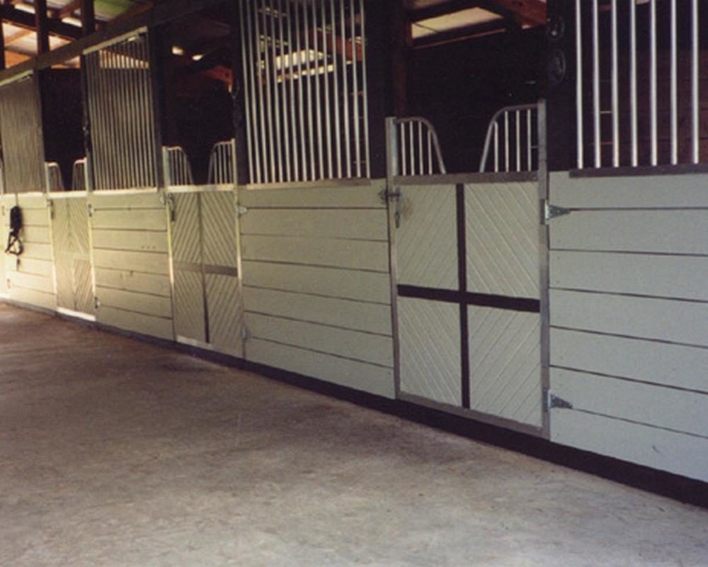 Unique diamond designed horse gate with gossip top.