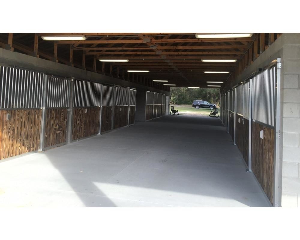 The Locke barn features ten of Armour's Stall Front Panels.