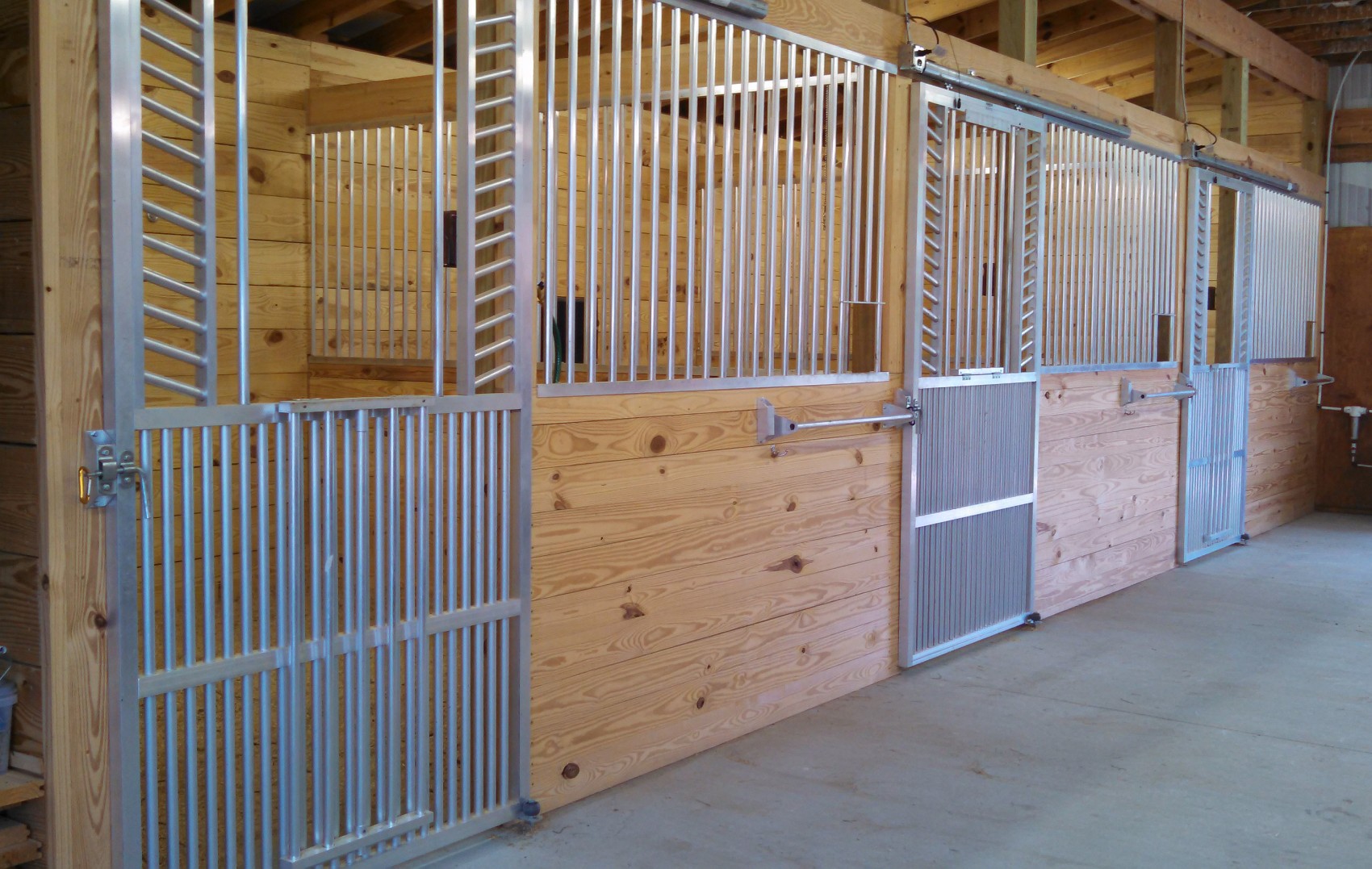 Armour Horse Stalls |, image size:1700x1077